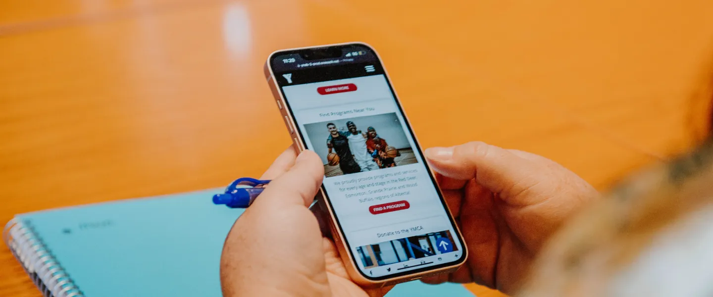 A woman uses her cell phone to browse a website.